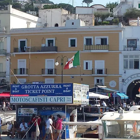 Nyaraló Aquarium Family *